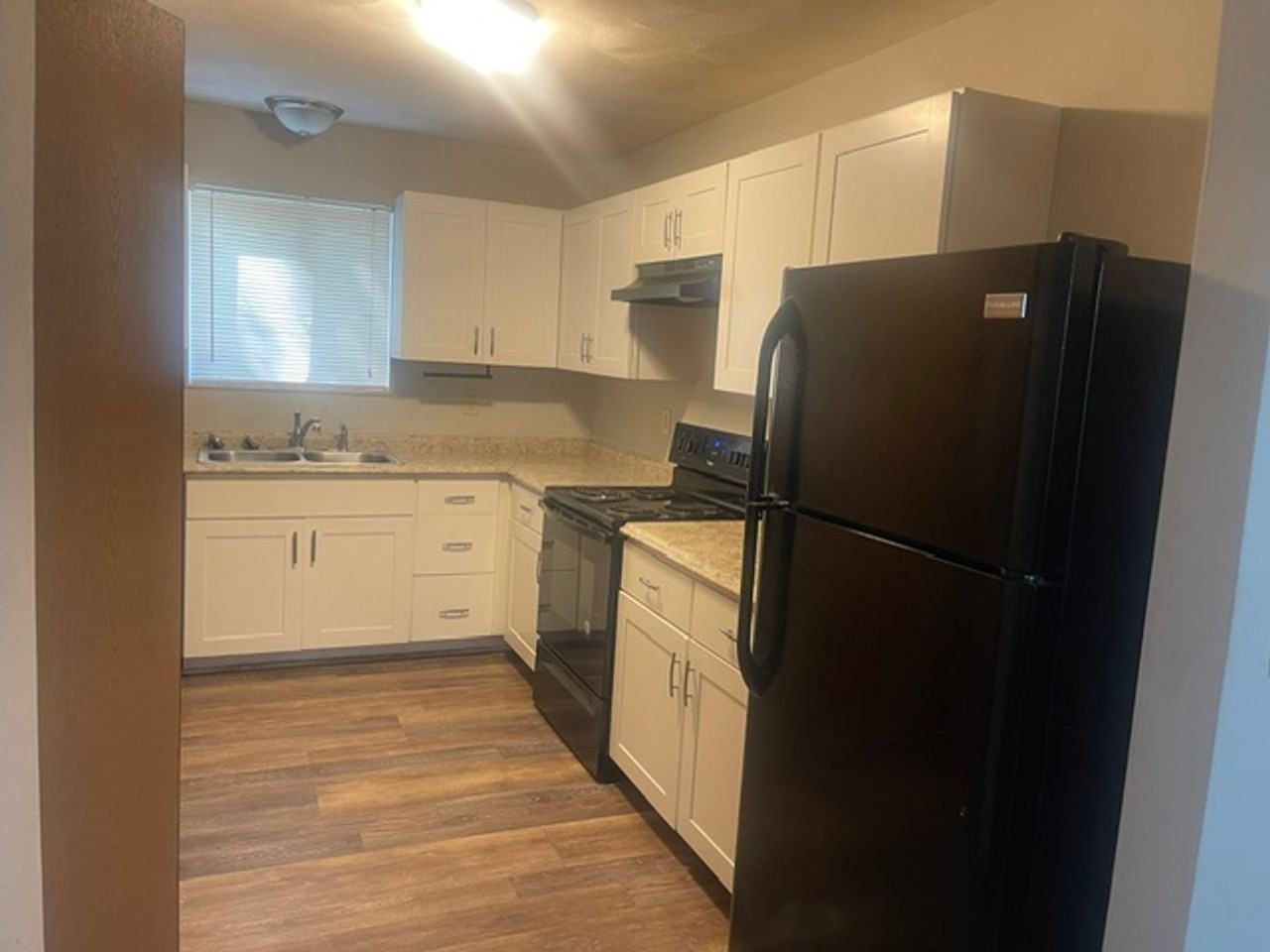 Court Royal Apartments - Photo 4 of 14