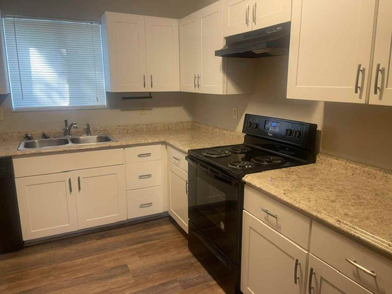 Court Royal Apartments - Photo 5 of 14