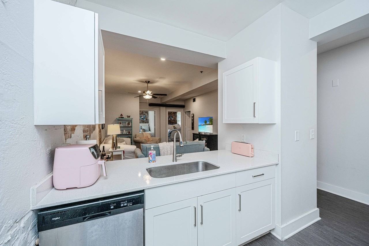 1000 King Street - Photo 4 of 32