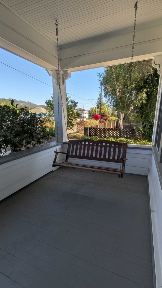 405 N Cloverdale Blvd - Photo 4 of 32