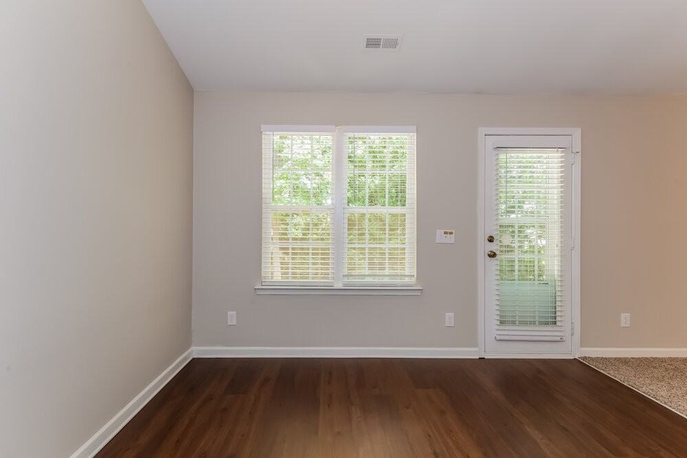 9303 Winston Hall Ct - Photo 4 of 15