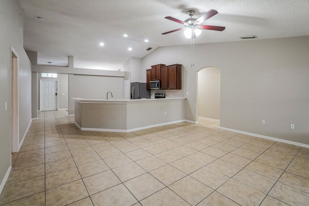 903 Bonneville Ln - Photo 6 of 16