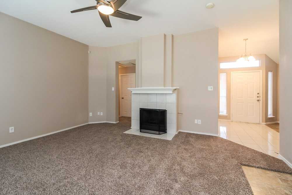 2805 Brookway Dr - Photo 3 of 15