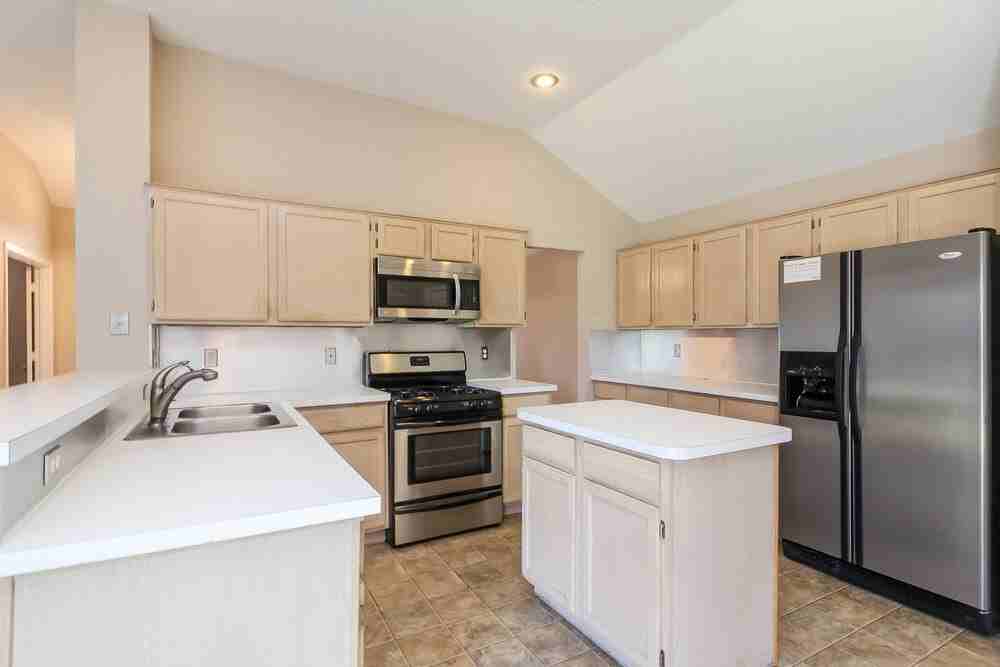 2805 Brookway Dr - Photo 4 of 15
