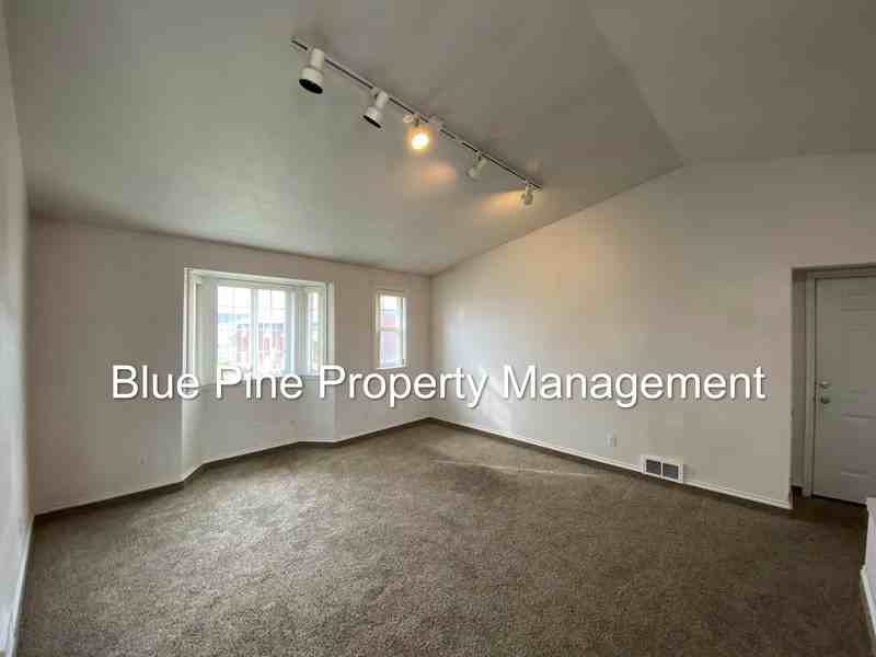 2268 Stace St - Photo 4 of 12