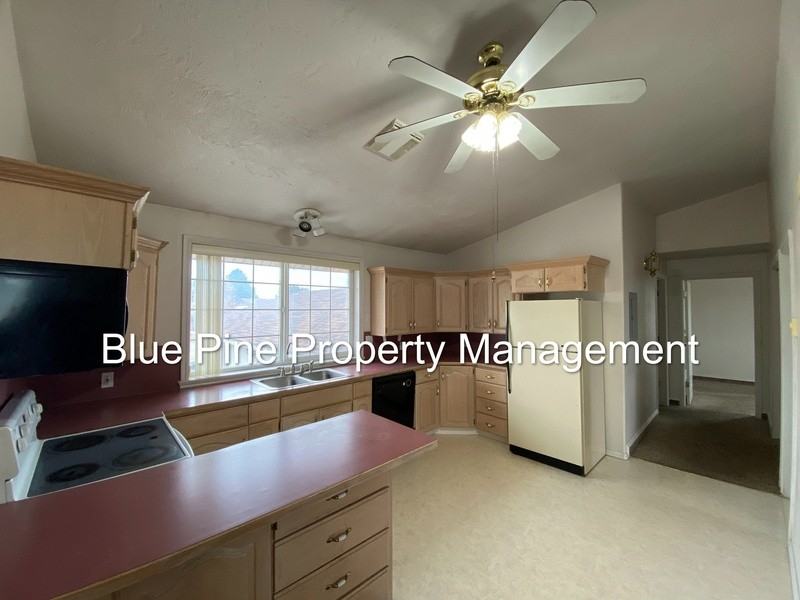2268 Stace St - Photo 5 of 12