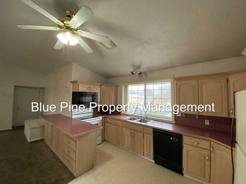 2268 Stace St - Photo 6 of 12
