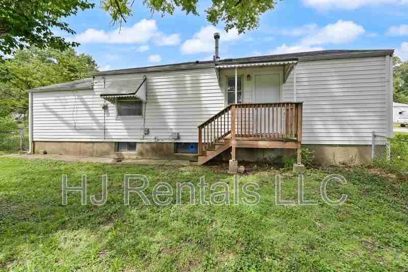 10139 Cabot Dr - Photo 4 of 20