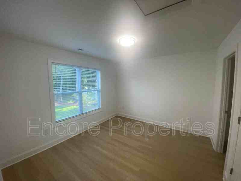 617 Washington St - Photo 4 of 7