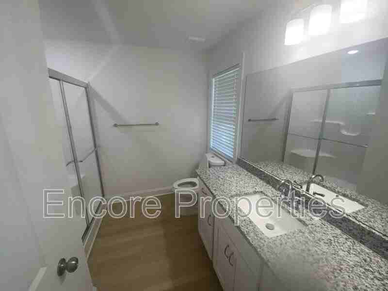 617 Washington St - Photo 5 of 7