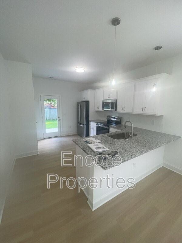 619 Washington St - Photo 3 of 10