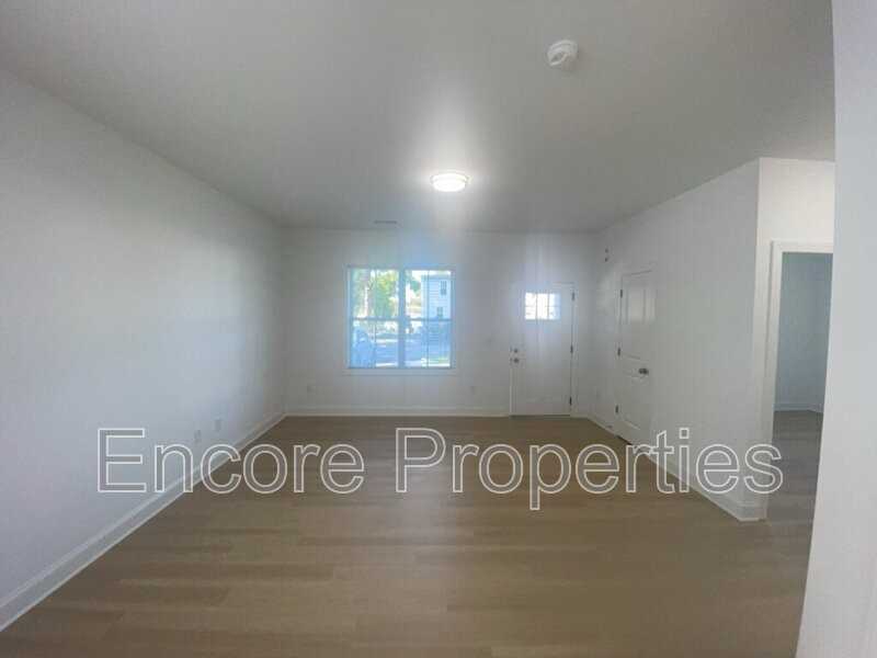 619 Washington St - Photo 5 of 10