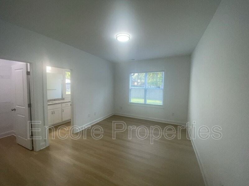 619 Washington St - Photo 6 of 10