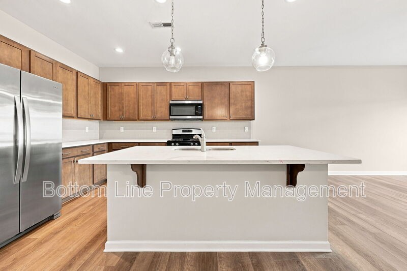 730 Putney Hill Rd - Photo 7 of 37