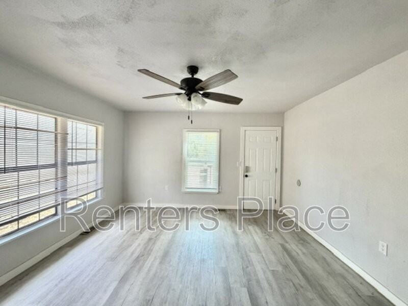 903 N Owalla Ave - Photo 2 of 15