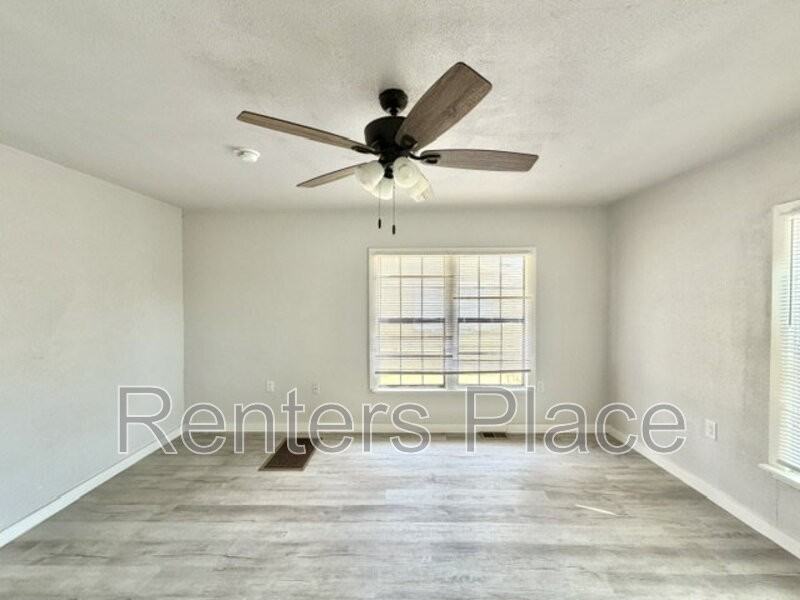 903 N Owalla Ave - Photo 3 of 15
