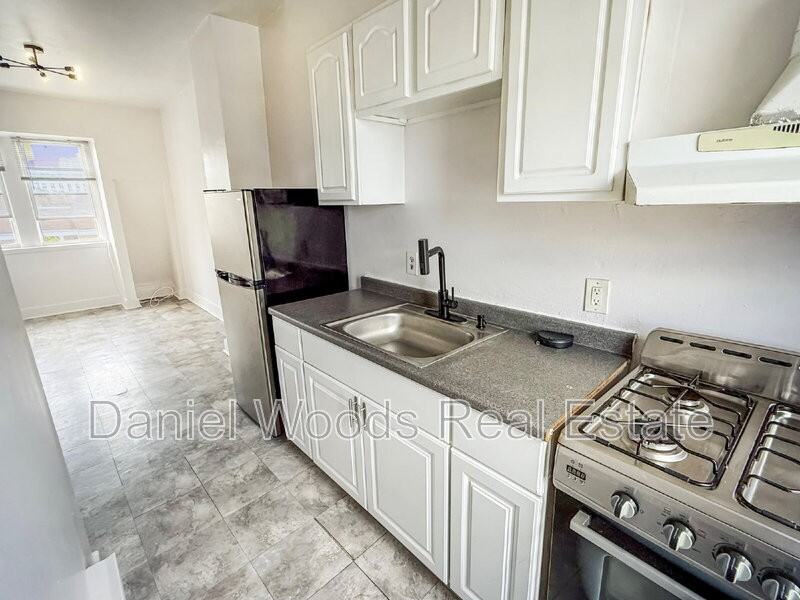 3927 Powelton Ave - Photo 4 of 9