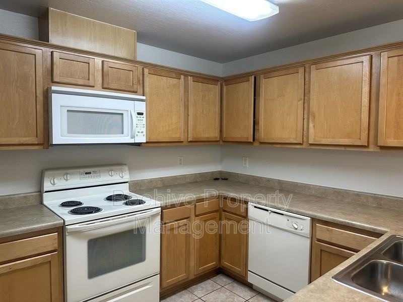 1937 S 80th St - Photo 4 of 8