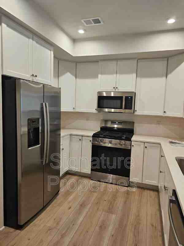 8026 Lake Laurel Ln - Photo 2 of 20