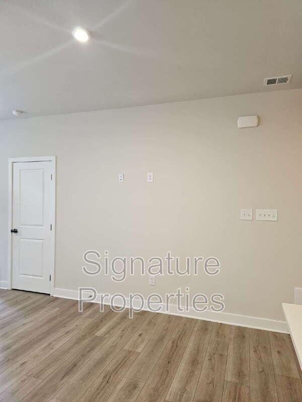 8026 Lake Laurel Ln - Photo 3 of 20