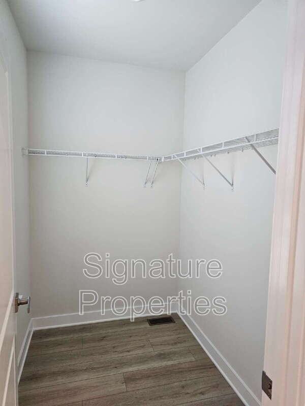 8026 Lake Laurel Ln - Photo 4 of 20