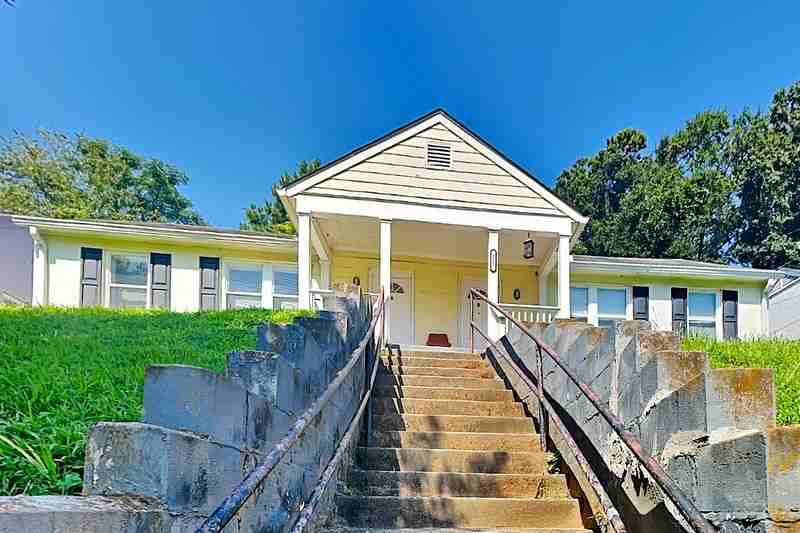 177 Lawton St Sw #A - Photo 2 of 14