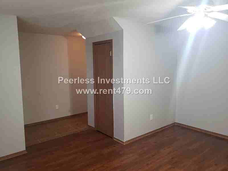 1043 Vale St Apt A - Photo 4 of 16