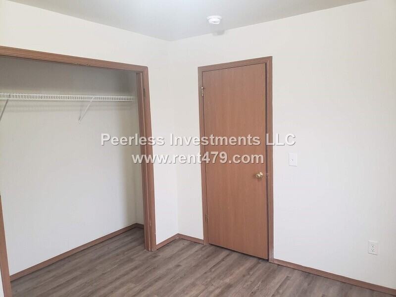 1043 Vale St Apt A - Photo 7 of 16