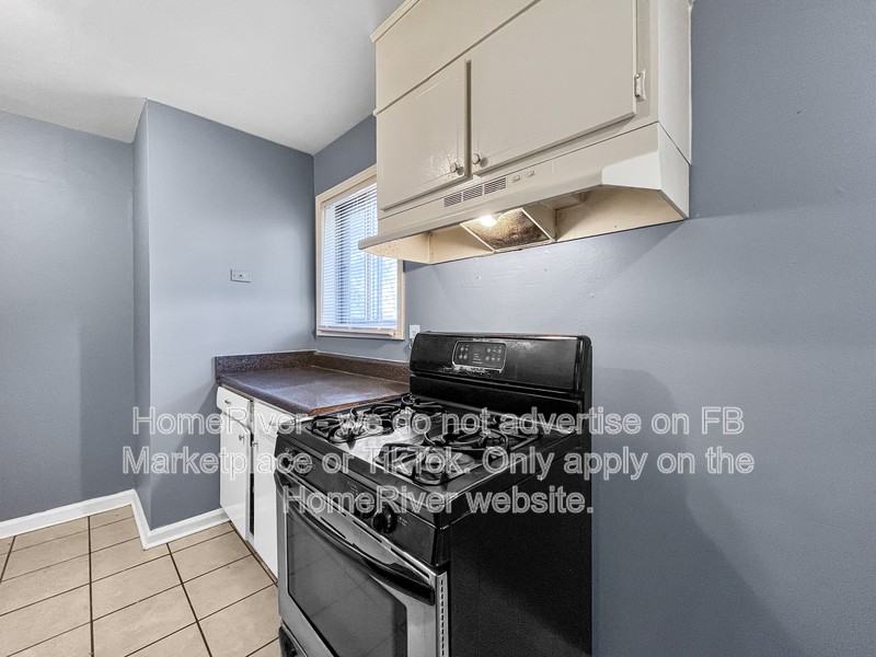 4776 Scottsdale Ave - Photo 4 of 18
