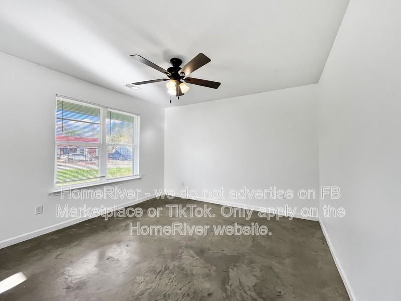 2975 Lake Park Rd - Photo 6 of 22