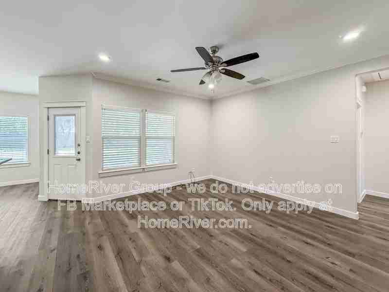 2024 E Lamar St - Photo 3 of 23