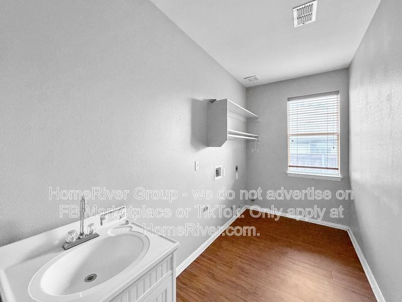 9715 Madison Dr - Photo 6 of 25