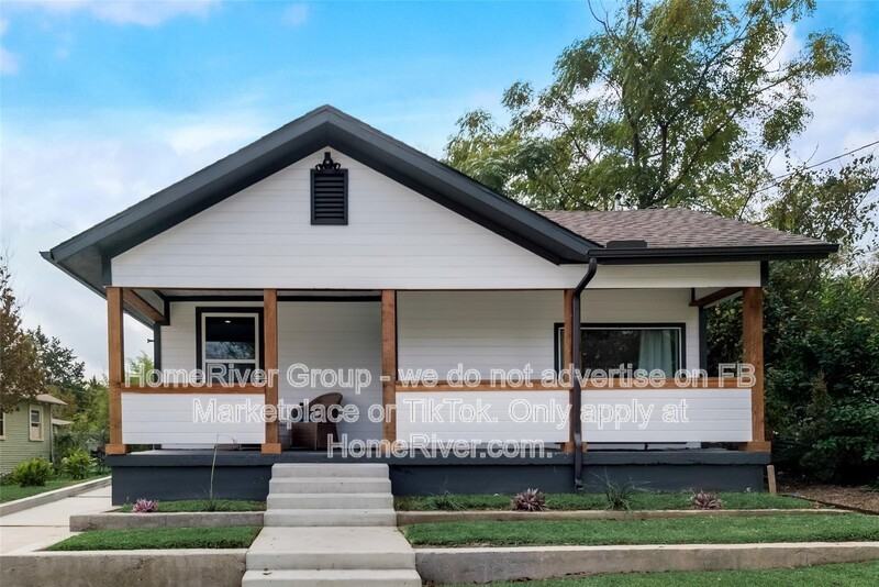 1124 E 11th St - Photo 2 of 25
