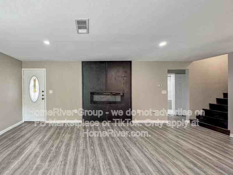 1124 E 11th St - Photo 5 of 25