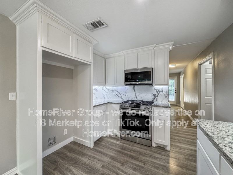 1124 E 11th St - Photo 7 of 25