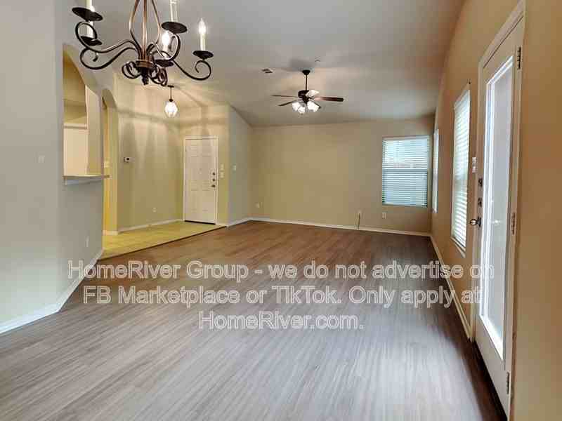 1127 Sophia St - Photo 4 of 30