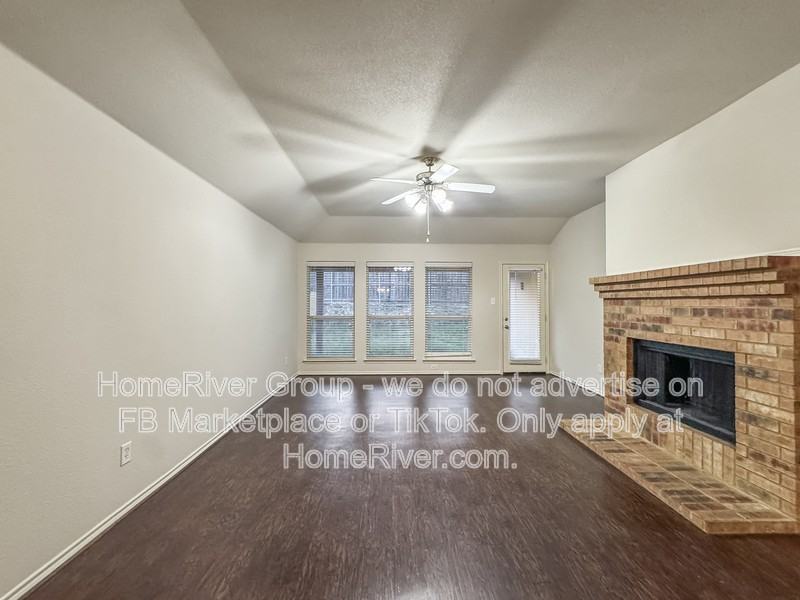 2829 Snowy Owl Dr - Photo 2 of 20