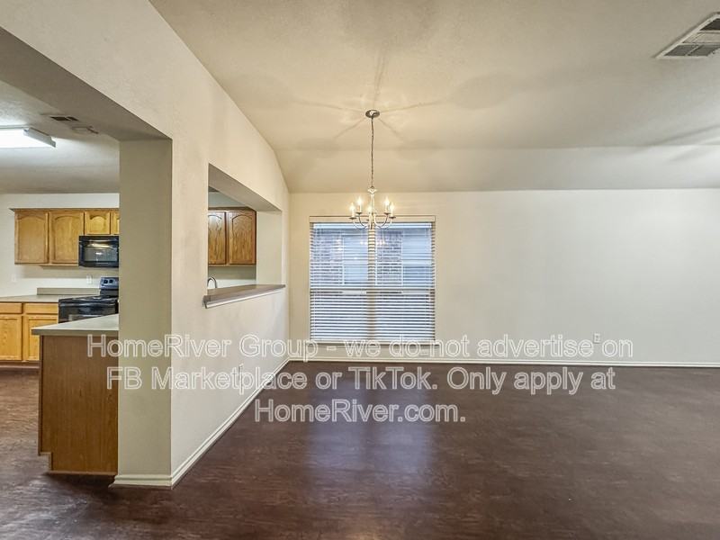 2829 Snowy Owl Dr - Photo 4 of 20