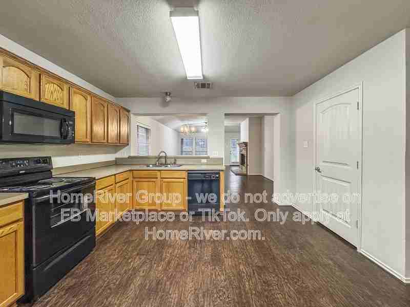2829 Snowy Owl Dr - Photo 7 of 20