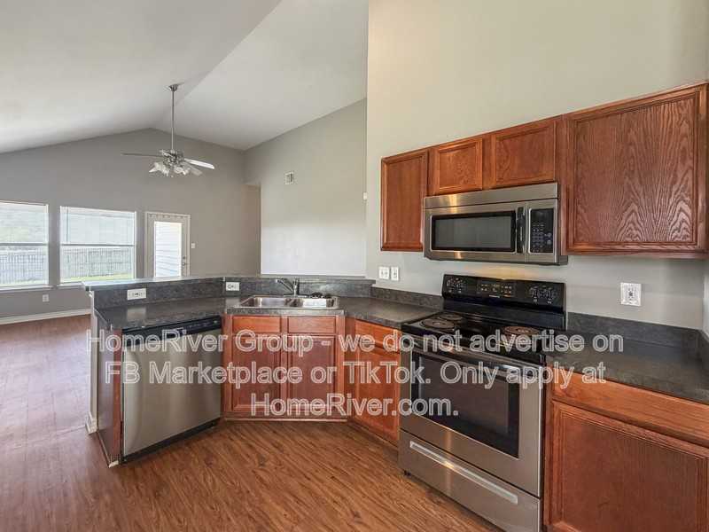 313 Charleston Dr - Photo 3 of 22