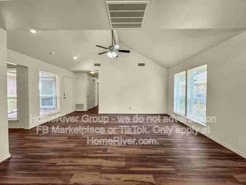 3405 Wells Dr - Photo 3 of 22
