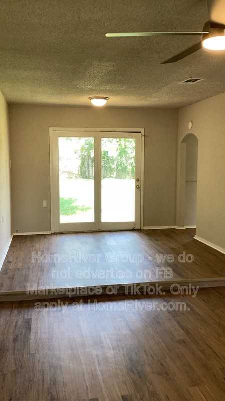 102 Travis Dr - Photo 4 of 9