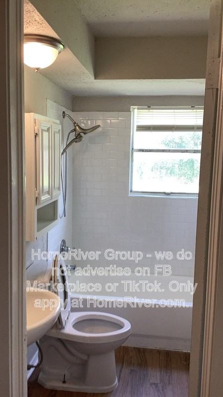 102 Travis Dr - Photo 5 of 9