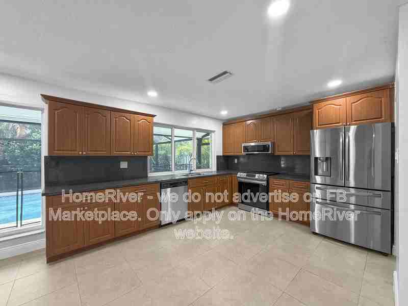 8210 Nw 20th Ct - Photo 7 of 18