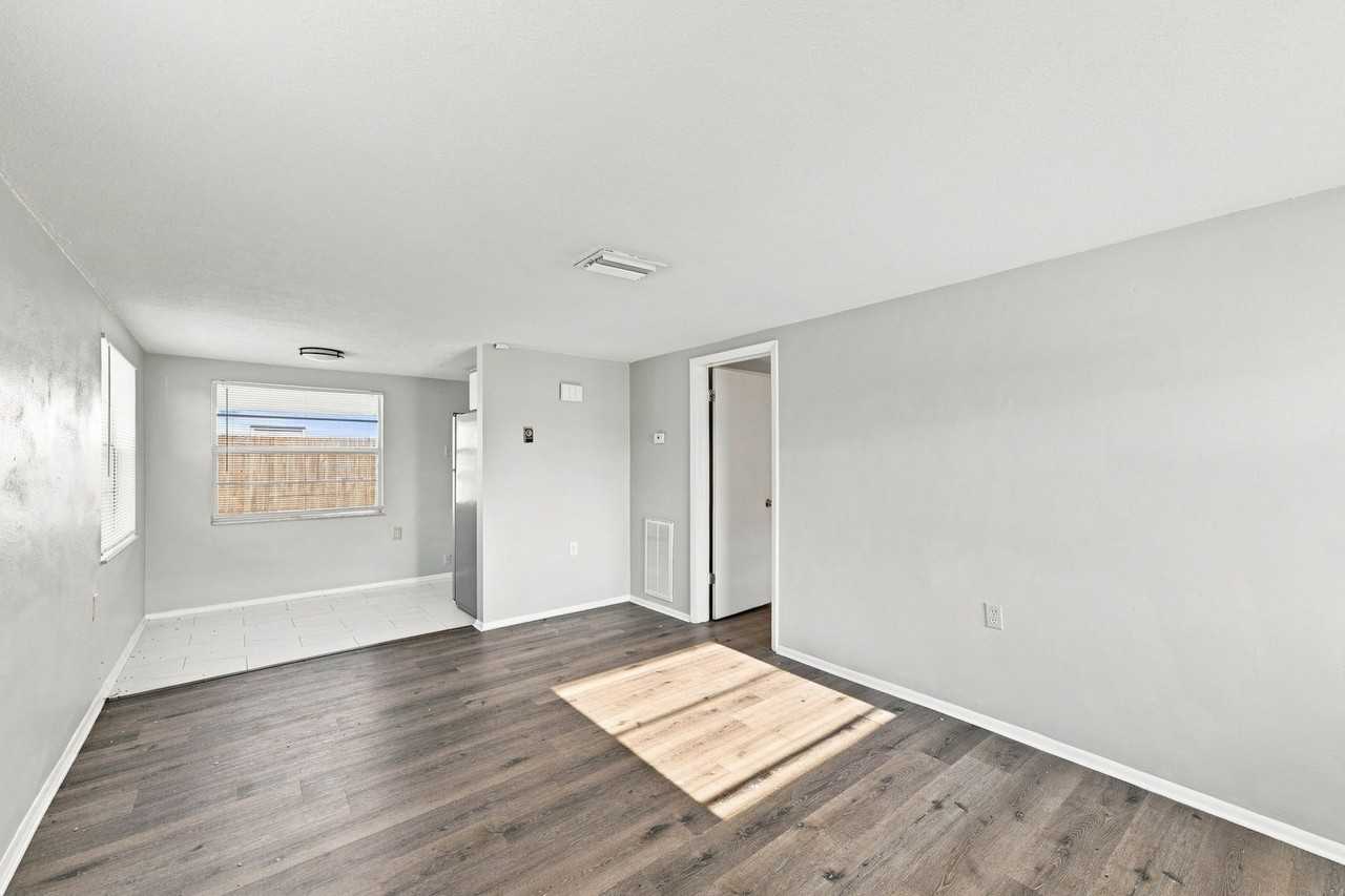 5633 Golden Nugget Dr - Photo 4 of 26