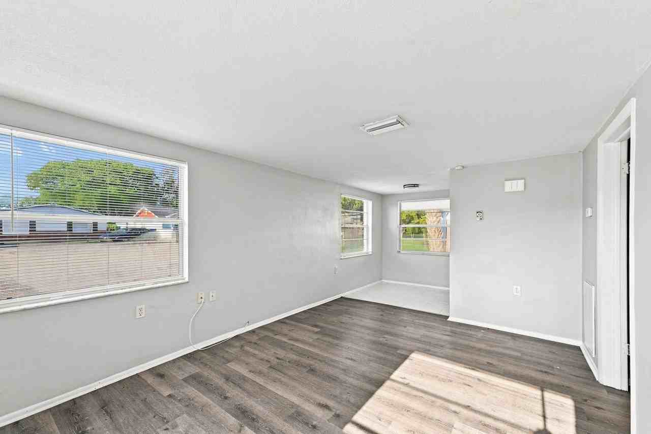 5633 Golden Nugget Dr - Photo 5 of 26