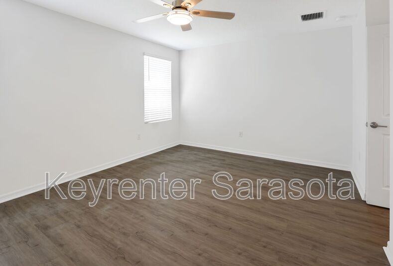 6349 Fairmont Ln - Photo 6 of 24