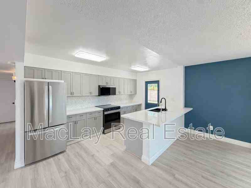 1015 E Concorda Dr - Photo 2 of 23