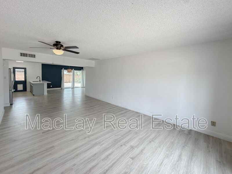1015 E Concorda Dr - Photo 3 of 23