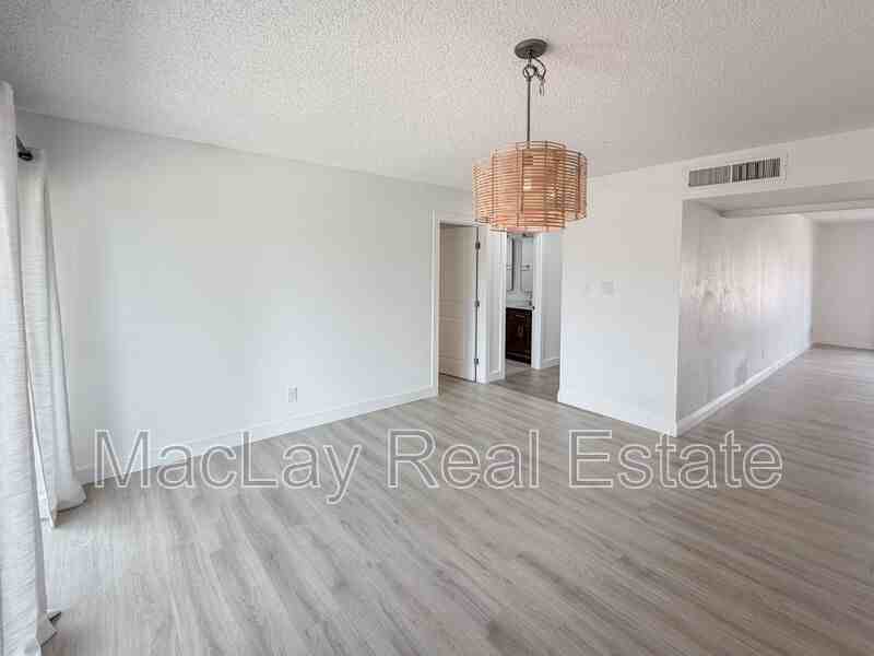 1015 E Concorda Dr - Photo 4 of 23